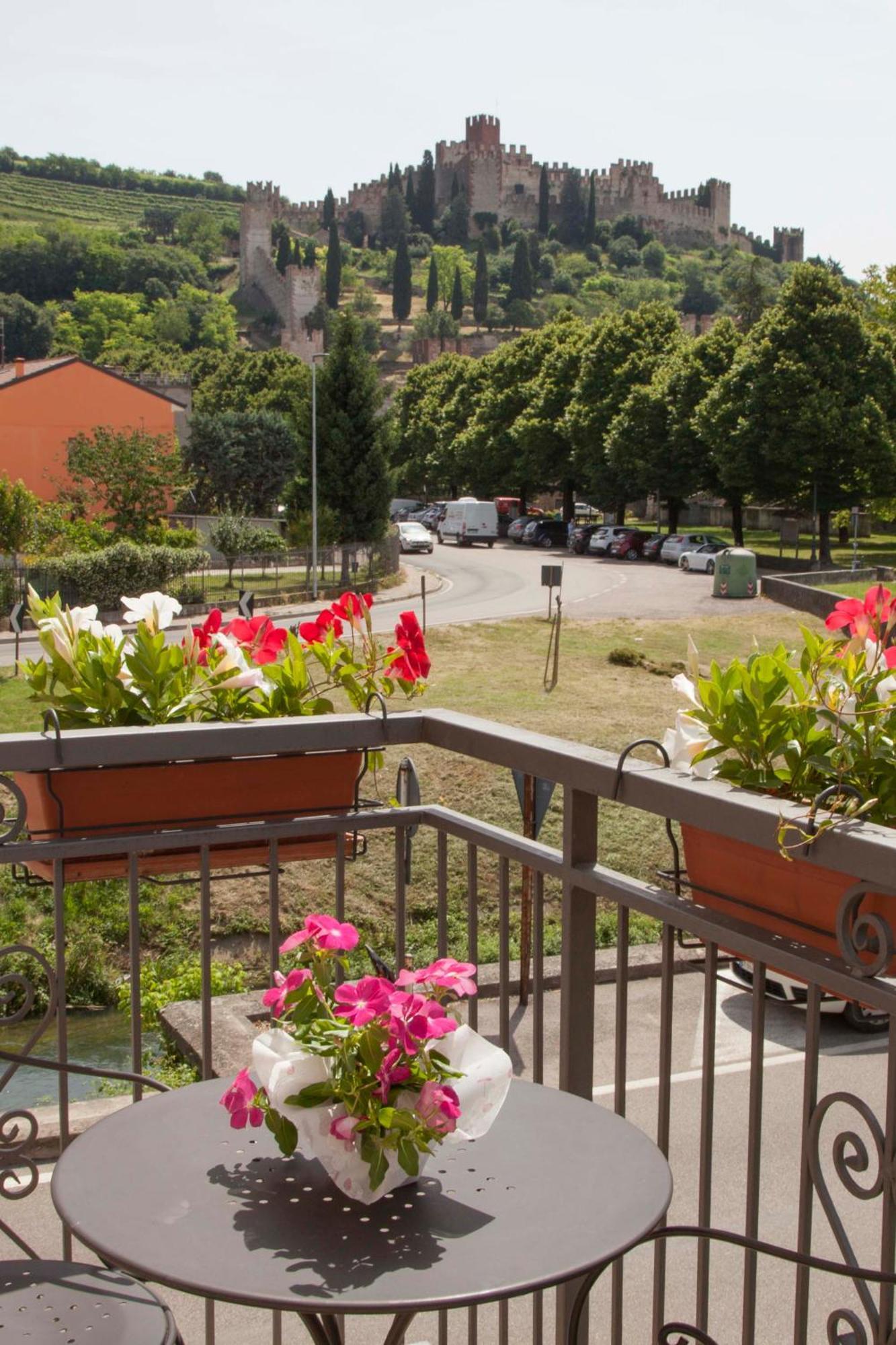 La Finestra Sul Castello Hotel Soave  Eksteriør billede